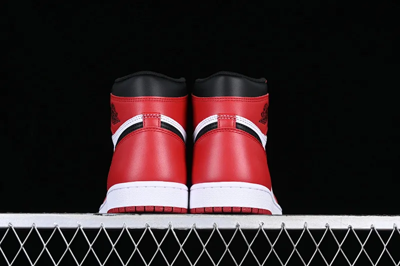 All categories Air Jordan Jordan series basketball shoes Air Jordan 1 High LJR version Air Jordan 1 OG "Chicago" AJ1 Joe 1 Chicago Bulls original color basketball shoes 555088-101